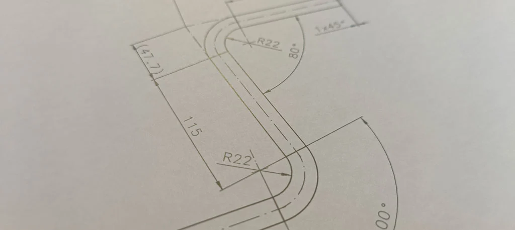 dettaglio di un disegno tecnico di un profilo curvato